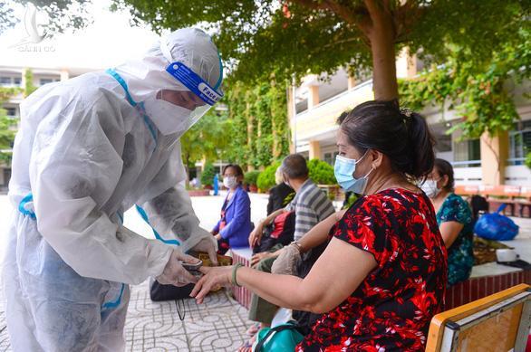 Cả nước có 13.670 ca nhiễm mới, 200 người tử vong, Hà Nội lập kỷ lục ca nhiễm mới