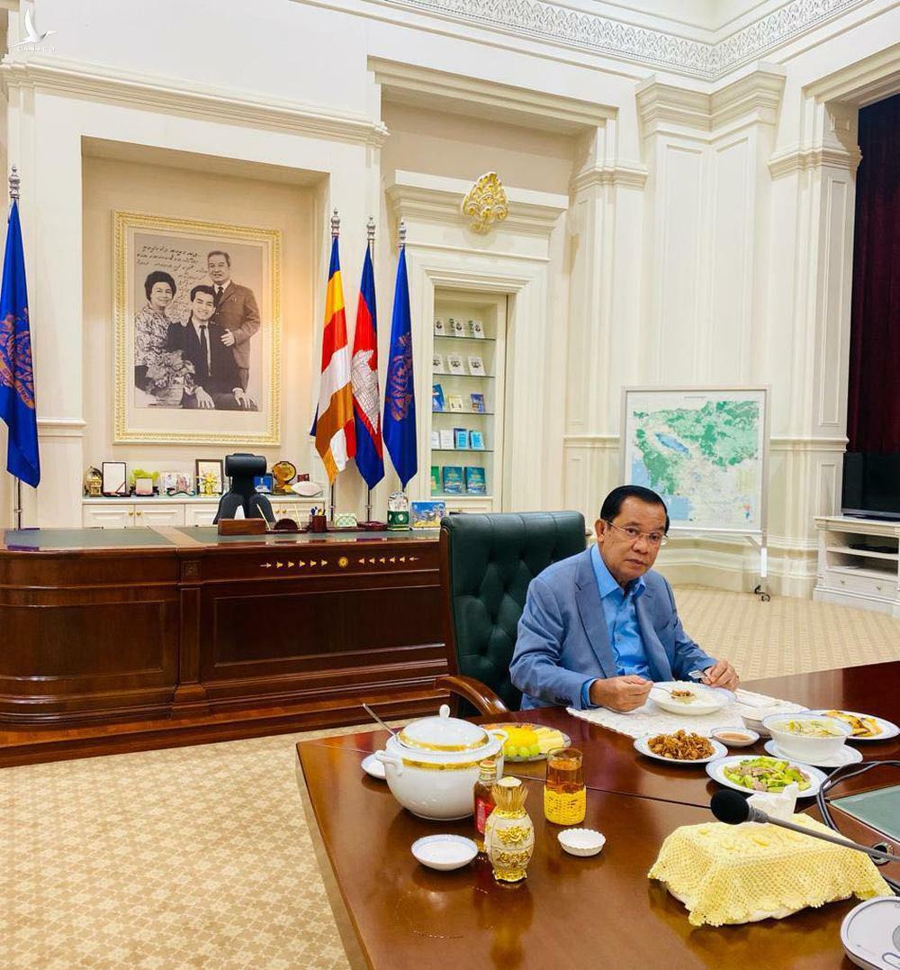 Cận cảnh buổi ăn trưa gây sốt của ông Hun Sen