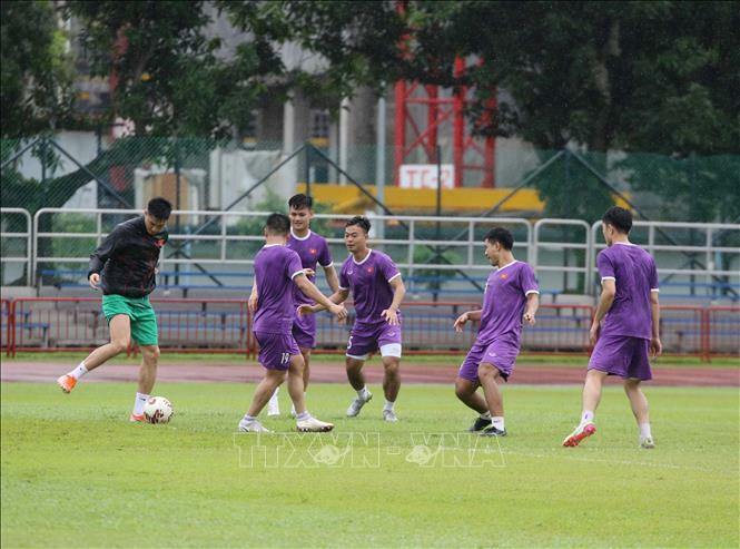 Đội tuyển Việt Nam tập buổi đầu tiên ở Singapore
