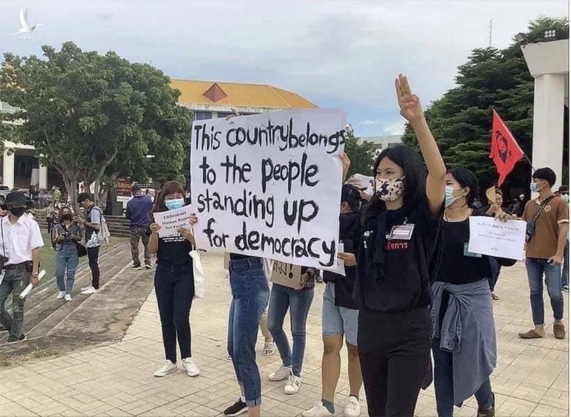 Hoa hậu Hòa bình quốc tế Việt Nam: Đẹp mà không đẹp!