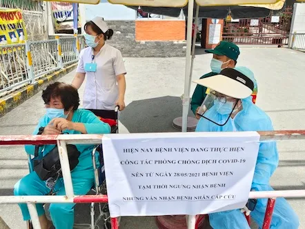 Bệnh viện quận Tân Phú phải phong toả lại sau khi nhân viên y tế nhiễm COVID-19