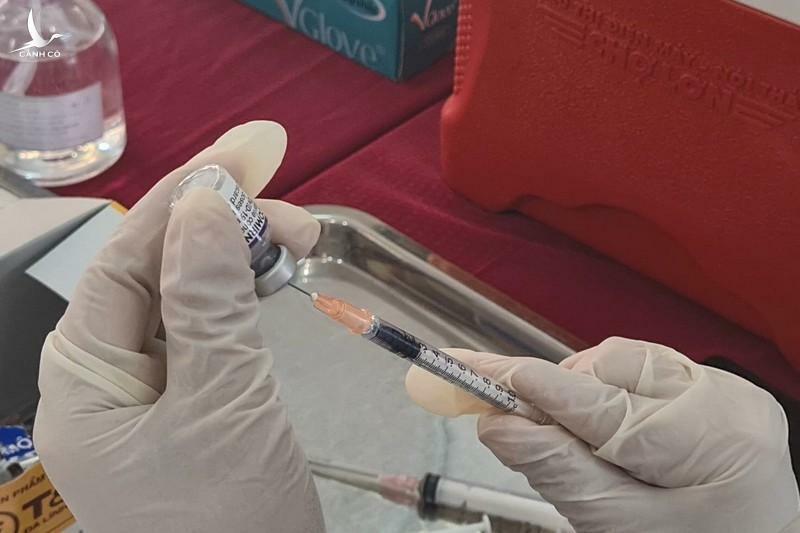 Bình Dương đồng loạt tiêm vaccine Covid-19 cho 59.000 học sinh
