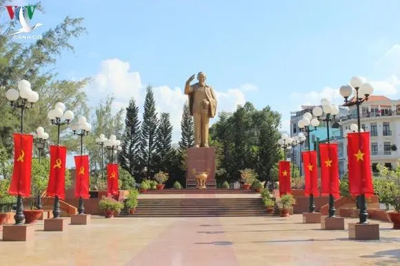 Câu chuyện về chọn vị trí đặt tượng đài Bác Hồ trên bến Ninh Kiều