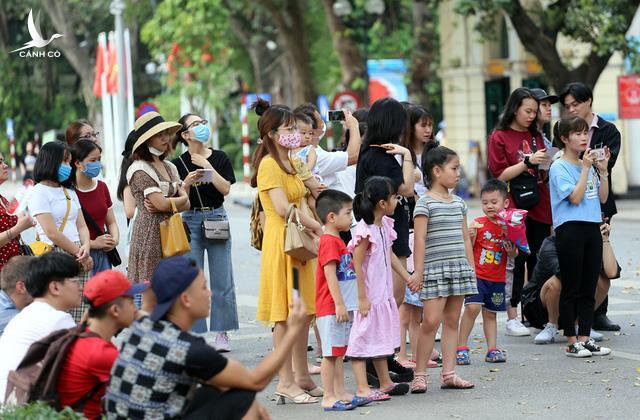 Chủ tịch Chu Ngọc Anh: Hà Nội xem xét dừng hoạt động đông người không cần thiết