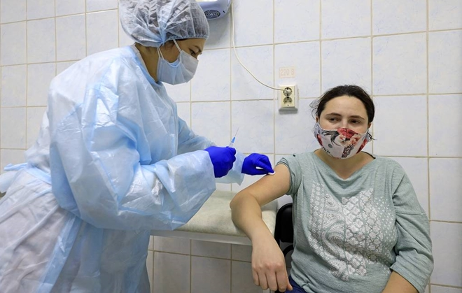 Chuyên gia Nga tính tiêm 3 mũi vaccine COVID-19 để tăng hiệu quả