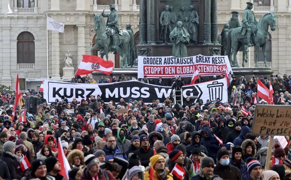 Gần 20.000 xuống đường biểu tình đòi “xả trại” tại Áo