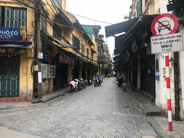 Nhiều cửa hàng, quán ăn ở Hà Nội chưa mở cửa trở lại