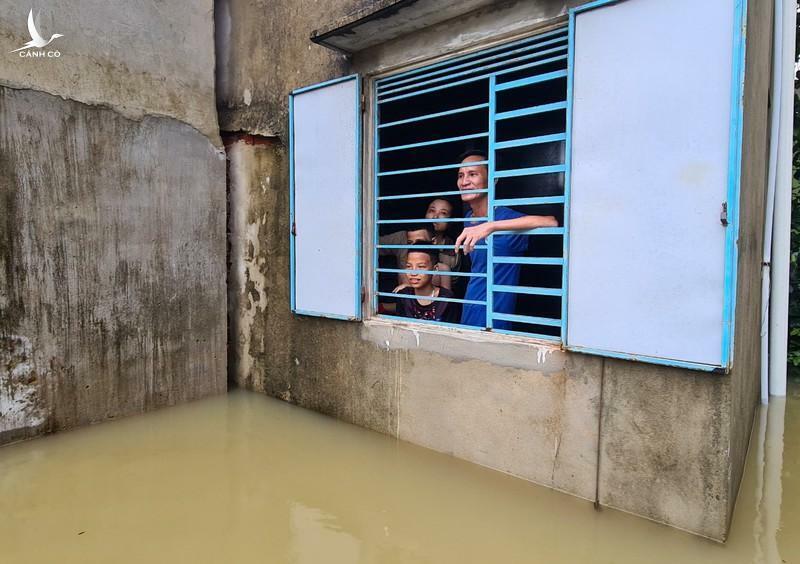 Hàng ngàn căn nhà của người dân ở Tam Kỳ, Quảng Nam bị ngập sâu