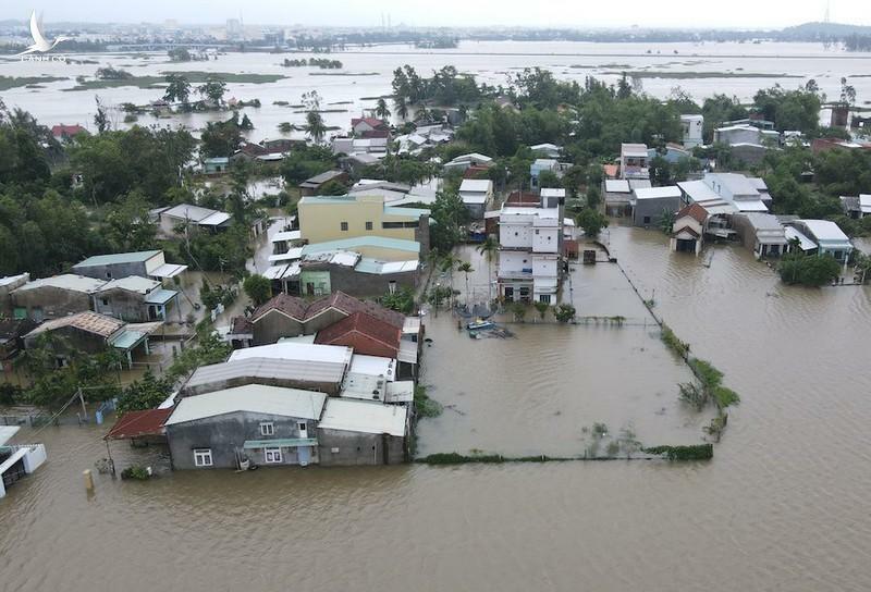 Hàng ngàn căn nhà của người dân ở Tam Kỳ, Quảng Nam bị ngập sâu