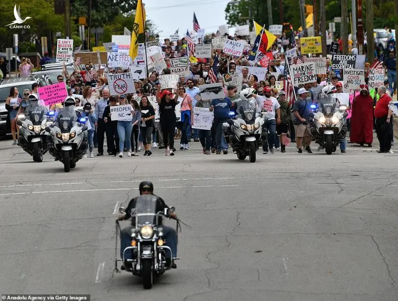 Hàng ngàn người Mỹ xuống đường phản đối lệnh phong tỏa ngừa COVID-19