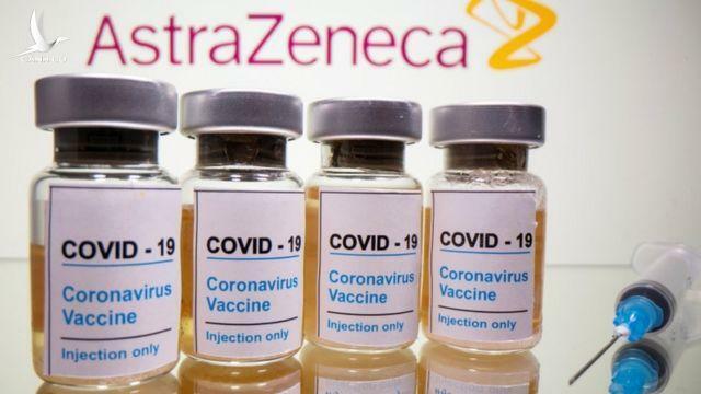 Hơn 321.000 liều vắc xin Anh hỗ trợ về đến sân bay Nội Bài