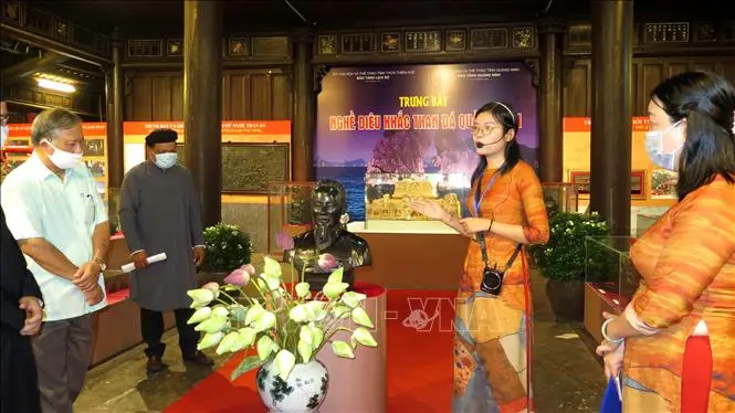 Khai mạc trưng bày 'Nghề điêu khắc than đá Quảng Ninh' ở Huế