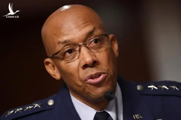 Mỹ có Tham mưu trưởng Không quân gốc Phi đầu tiên giữa biểu tình