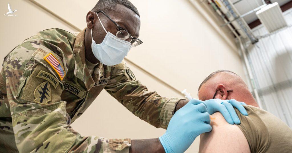 Mỹ thẳng tay sa thải hàng loạt quân nhân vì từ chối tiêm vaccine Covid-19