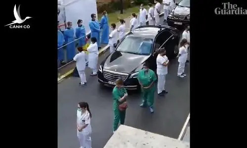 Nhân viên y tế Bỉ đồng loạt quay lưng khi Thủ tướng tới thăm