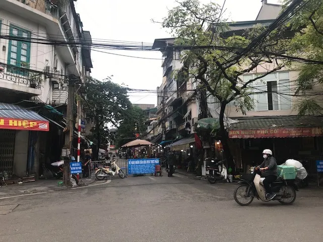 Nhiều cửa hàng, quán ăn ở Hà Nội chưa mở cửa trở lại