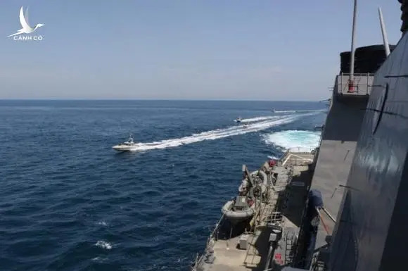 Nổ súng tiêu diệt tàu Iran: Điều dị thường trong tuyên bố của ông Trump khiến Lầu Năm Góc ngỡ ngàng
