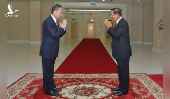 Ông Hun Sen xung phong tiêm vắc xin Trung Quốc đầu tiên