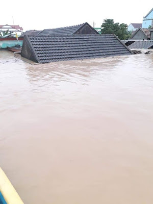Quảng Bình: LINH MỤC ăn chặn tiền cứu trợ lũ lụt của giáo dân!