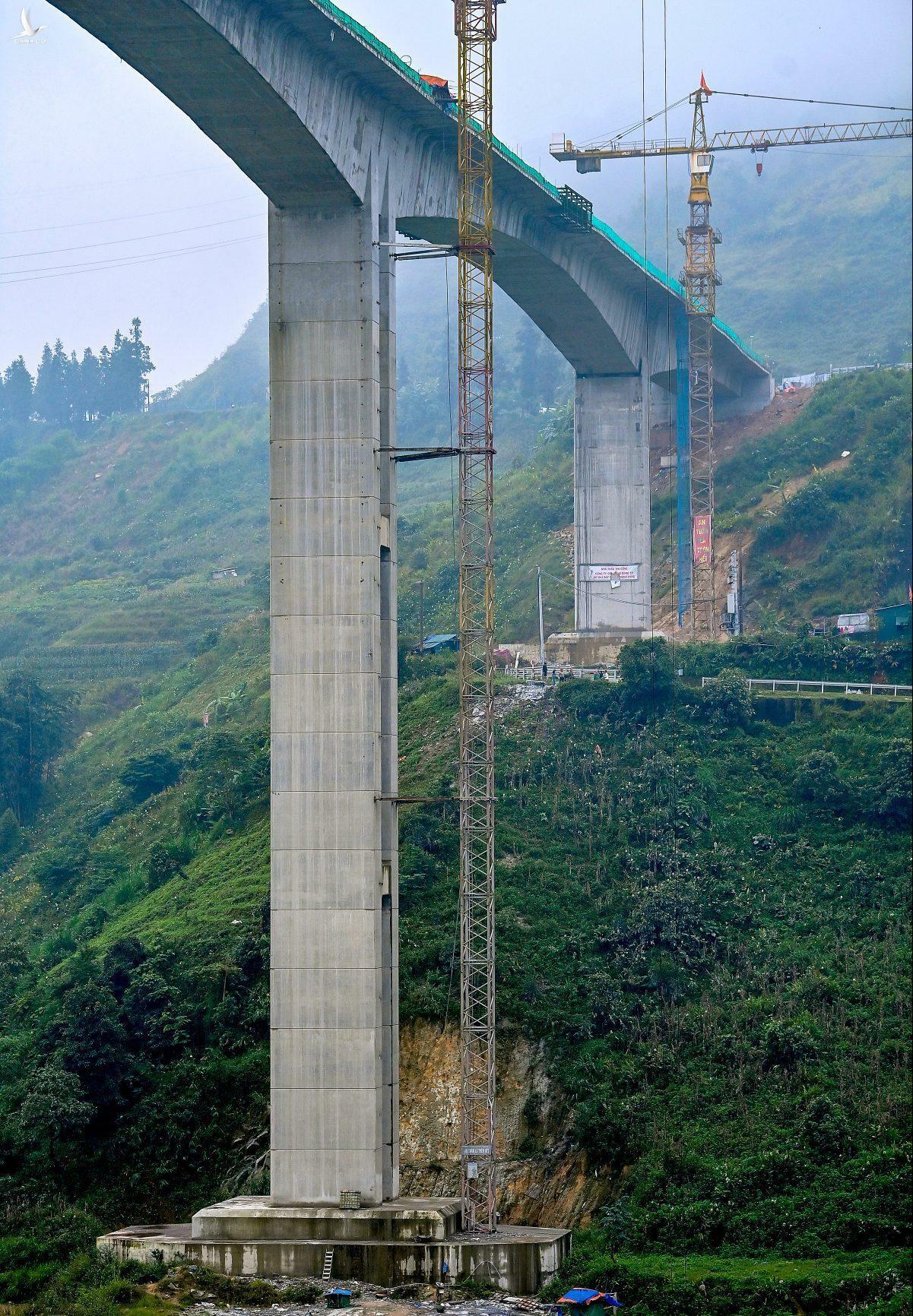 Sắp hoàn thành cây cầu cạn có trụ cao nhất Việt Nam