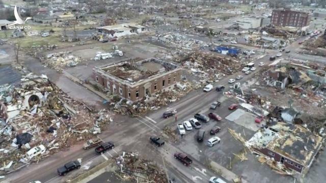 Sau lốc xoáy ở Mỹ, đã có 94 người thiệt mạng và 80 người mất tích
