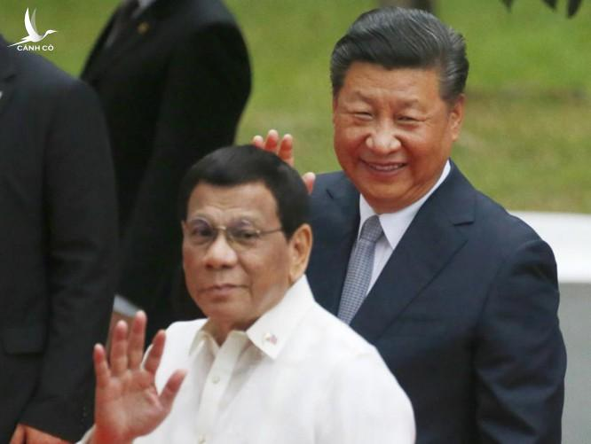 Tổng thống Duterte tức giận hỏi: “Trung Quốc hứa chi hàng tỉ USD cho Philippines, đâu rồi”?