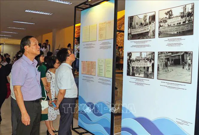 Triển lãm hơn 200 tài liệu quý về Đô thị biển Đà Nẵng