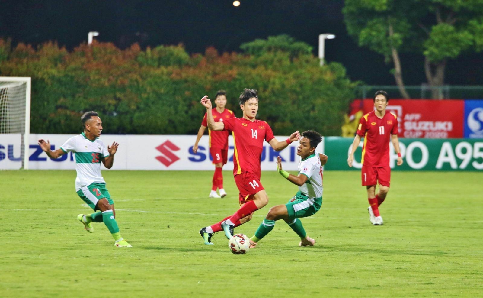 Tuyển Việt Nam và tuyển Indonesia cầm chân nhau 0 - 0, vé bán kết bảng B chờ lượt trận cuối