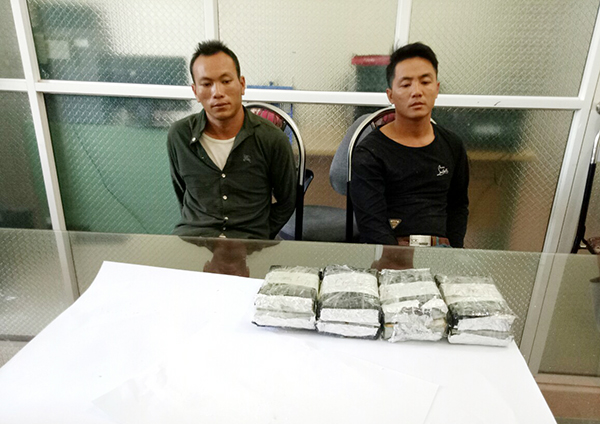 Bắt 2 đối tượng vận chuyển 8 bánh heroin ở Lào Cai