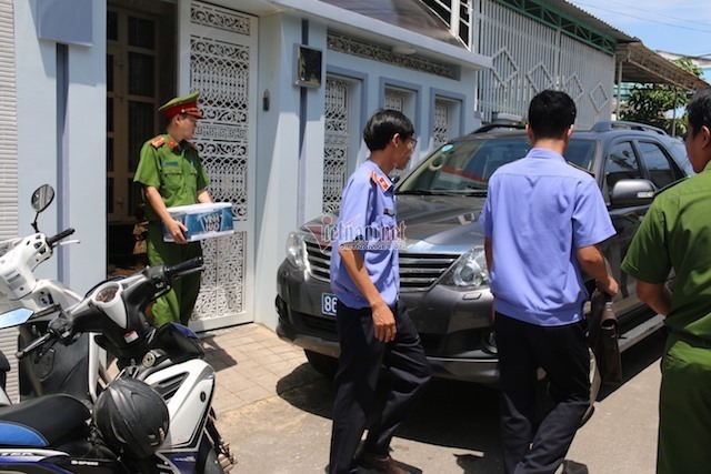 Bắt giam, khám nhà Phó chủ tịch TP Phan Thiết Trần Hoàng Khôi