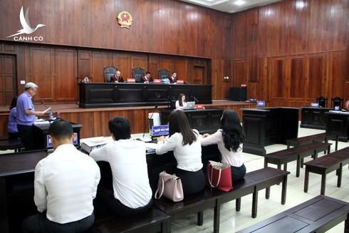 Bất ngờ hoãn phiên tòa phúc thẩm vụ ly hôn của vợ chồng Chủ tịch Trung Nguyên