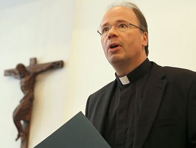 Bê bối chấn động thế giới về xâm hại tình dục trong nhà thờ Công giáo