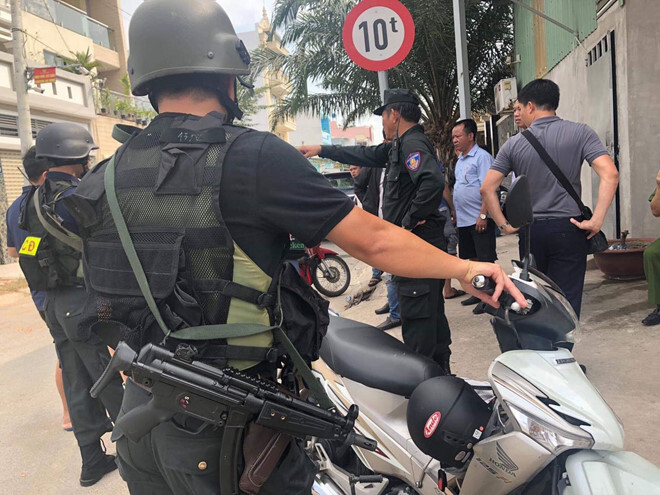 Bộ Công an bắt một xe bán tải đầy ắp ma túy ở Sài Gòn