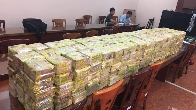 Bộ Công an bắt một xe bán tải đầy ắp ma túy ở Sài Gòn
