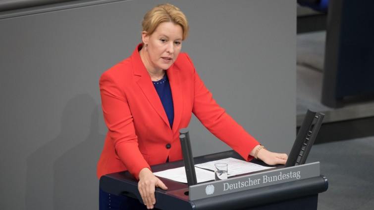 Bộ Trưởng Gia Đình Liên Bang Đức Franziska Giffey (SPD) Đạo Văn?