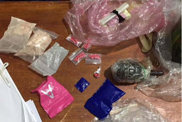 Buôn ma túy và sử dụng lựu đạn chống trả khi bị bắt giữ