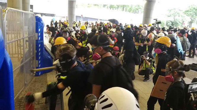 Cảnh sát Hong Kong bắt giữ 159 người dính líu bạo lực
