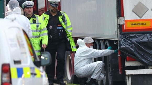 Cảnh sát tìm quốc tịch 39 người chết ở Anh từ điện thoại di động