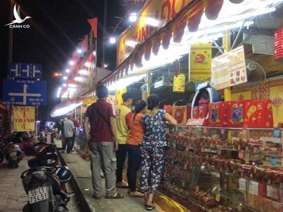 Chiêu trò bán bánh trung thu ‘đại hạ giá’ ở Sài Gòn