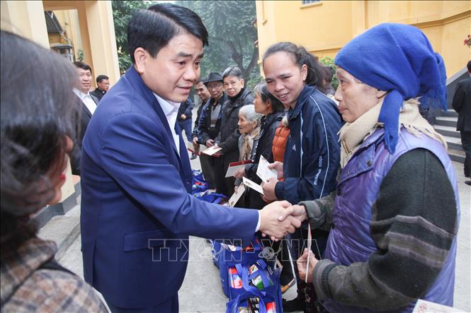 Chủ tịch UBND thành phố Hà Nội thăm, chúc Tết bà con công giáo có hoàn cảnh khó khăn