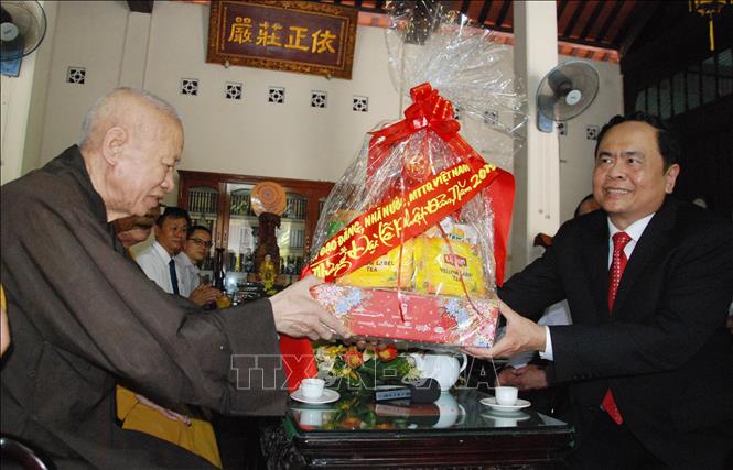 Chủ tịch Ủy ban Trung ương MTTQ Việt Nam chúc mừng lễ Phật đản tại Quảng Trị