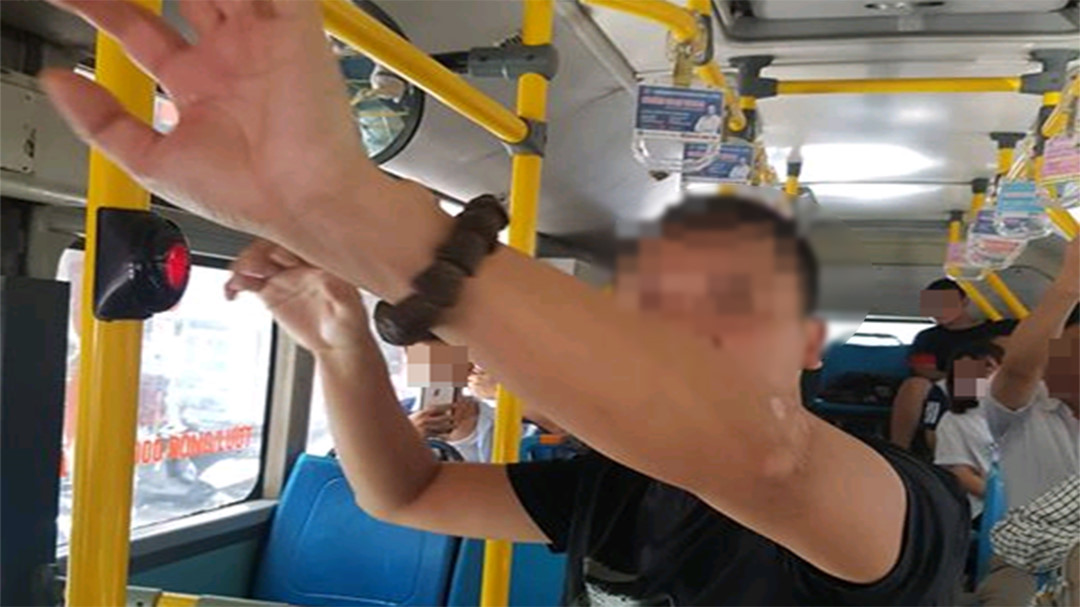 Công an Hà Nội đang làm rõ vụ việc người đàn ông thủ dâm trên xe buýt
