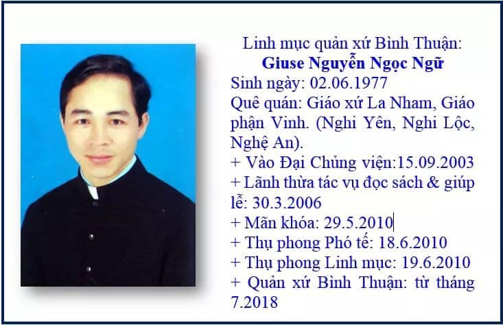 Đằng sau tủ sách tại giáo xứ Bình Thuận (giáo phận Vinh) của linh mục Nguyễn Ngọc Ngữ
