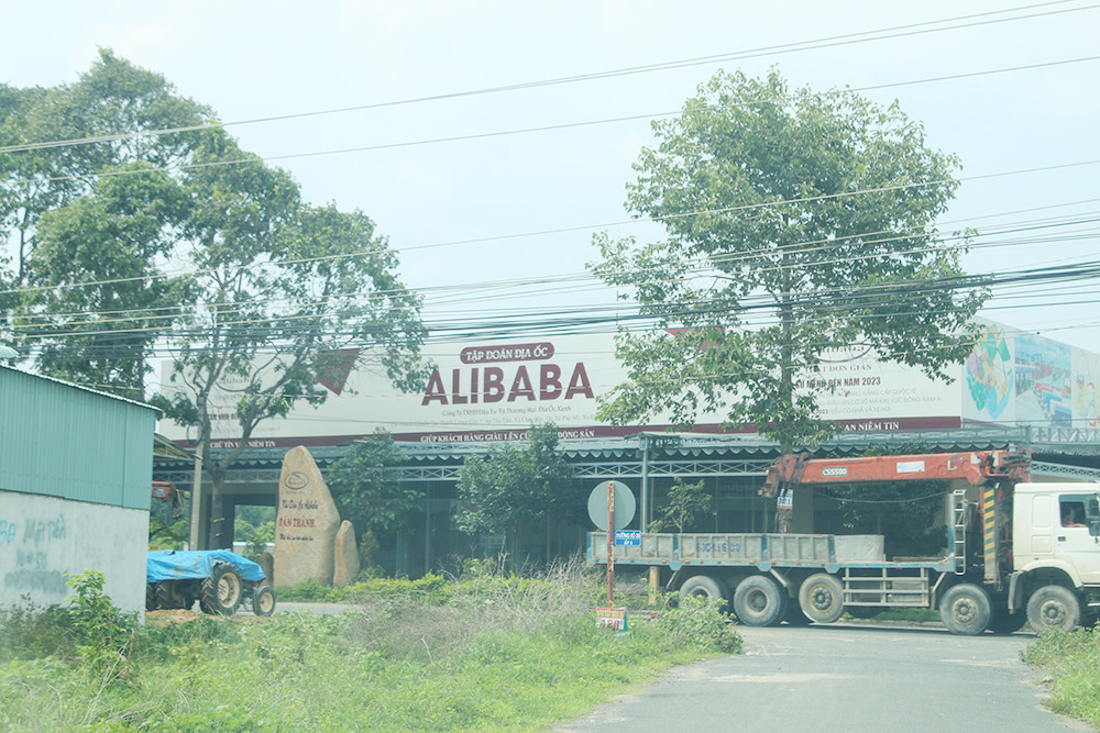 Dự án khu dân cư Alibaba Tân Thành vội vã lấp đường làm trái phép