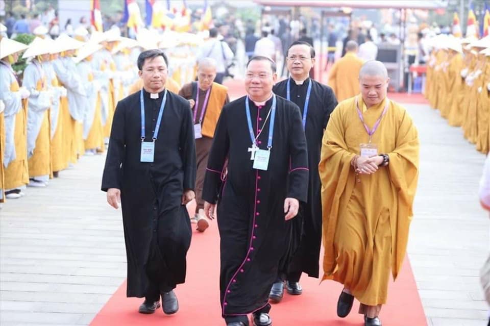 Đức Tổng Giám Mục Giuse Vũ Văn Thiên, Phó tổng thư ký HĐGMVN, Tổng giám mục Hà Nội, dự lễ Phật Đản Vesak 2019