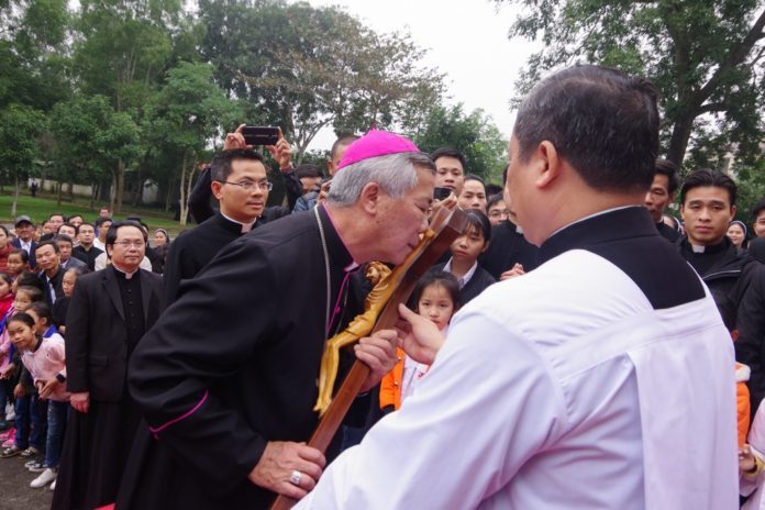 Giám mục Nguyễn Hữu Long chính thức về Giáo phận Vinh
