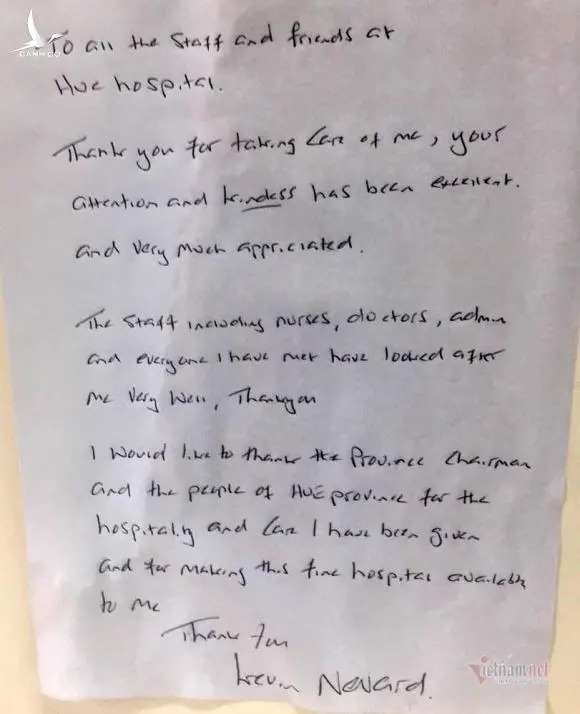 Hai bệnh nhân người Anh xuất viện, viết thư cám ơn y bác sĩ ở Huế