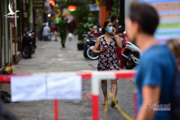 Hẻm phố Tây Sài Gòn hạn chế ra vào vì có người nhiễm Covid-19