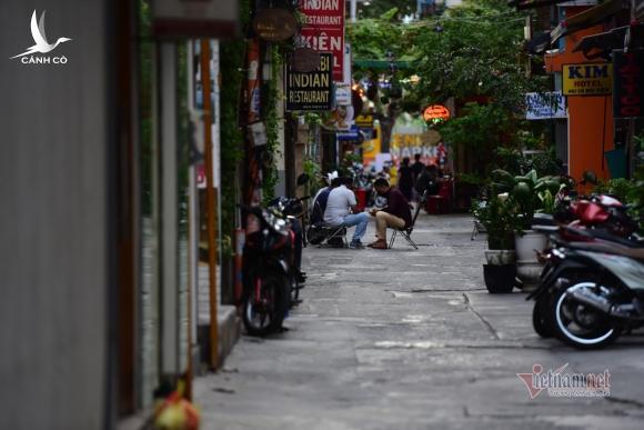 Hẻm phố Tây Sài Gòn hạn chế ra vào vì có người nhiễm Covid-19