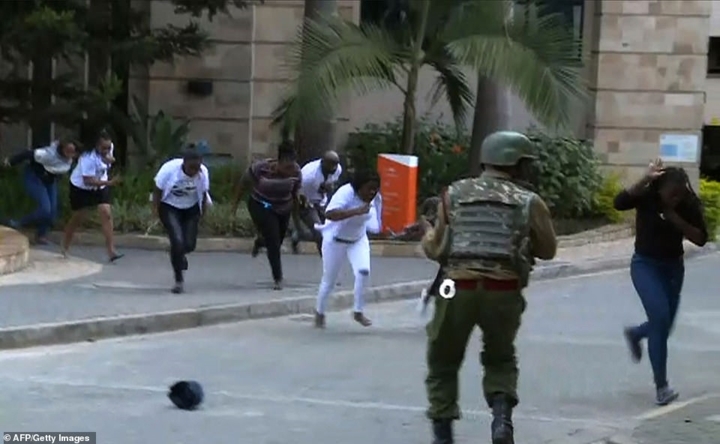 Hiện trường vụ tấn công khủng bố ở Kenya làm 15 người thiệt mạng